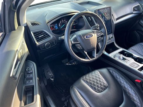 Used 2024 Ford Edge Titanium image 7