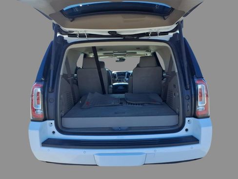 Used 2018 GMC Yukon SLT w/ Premium Edition image 8