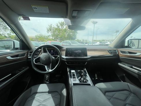 Used 2024 Volkswagen Atlas SE image 35