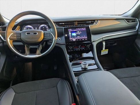 New 2025 Jeep Grand Cherokee Altitude image 15