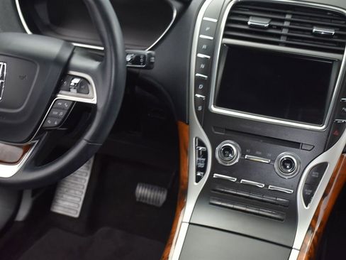 Used 2019 Lincoln Nautilus Reserve image 12