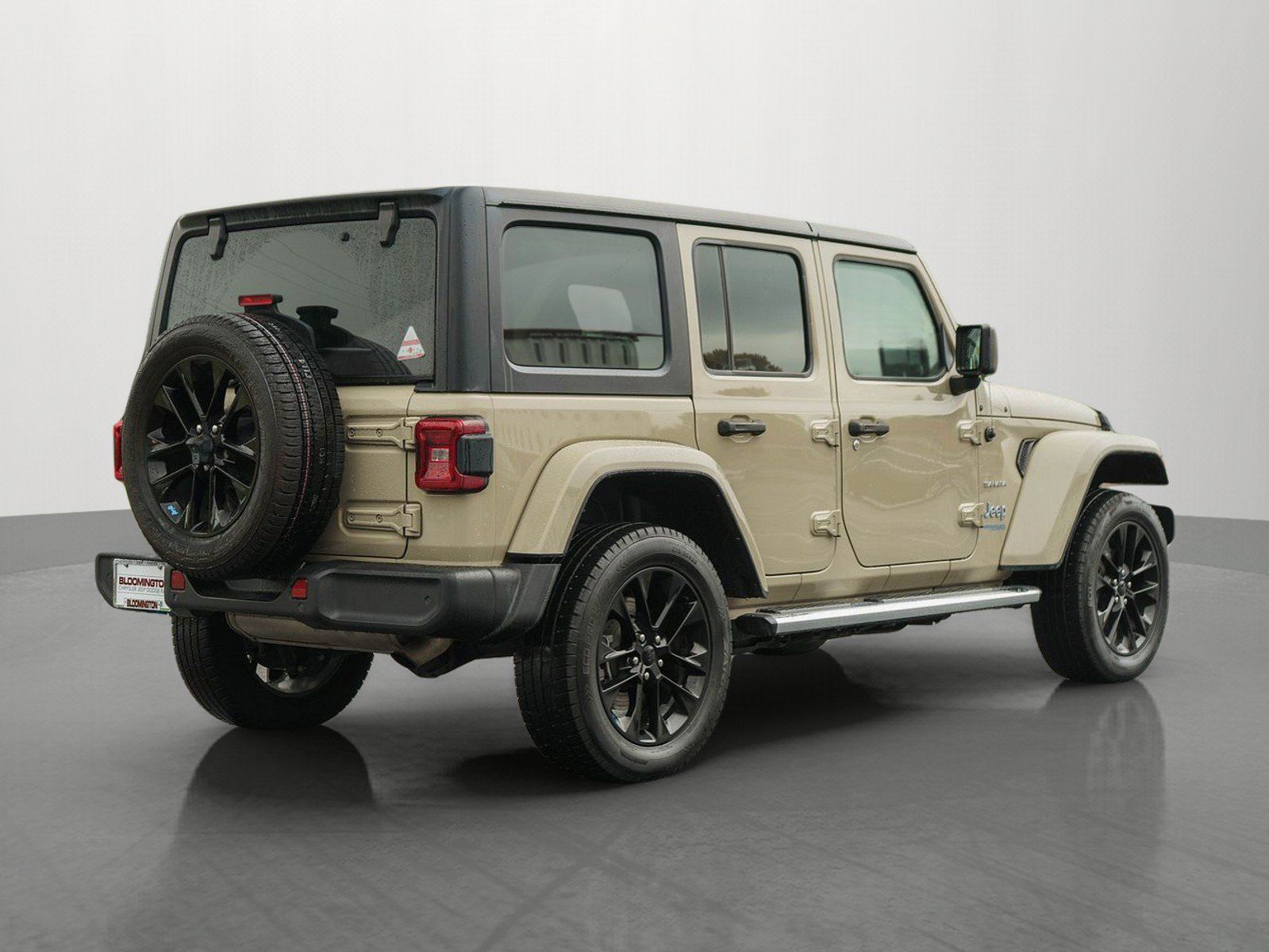 Used 2022 Jeep Wrangler Unlimited Sahara w/ Cold Weather Group AWD/4WD image 7