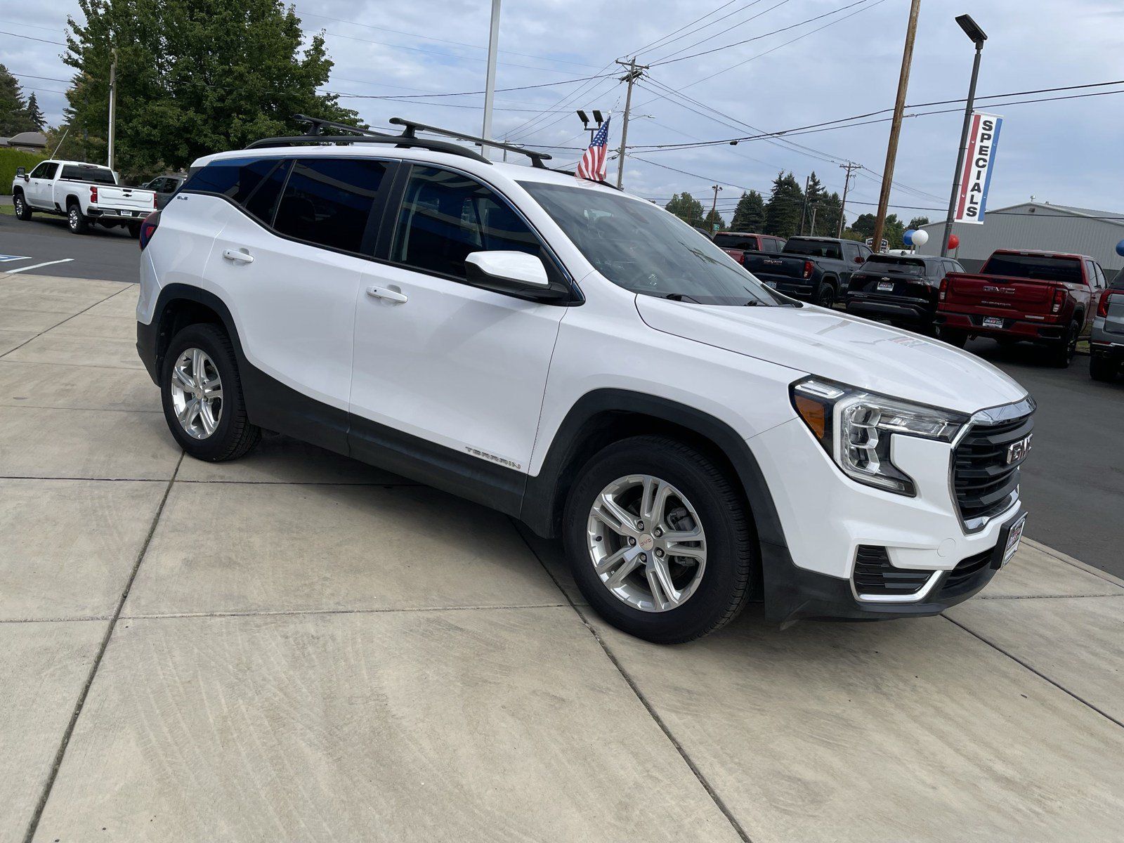 Used 2022 GMC Terrain SLE w/ Driver Convenience Package AWD/4WD image 7
