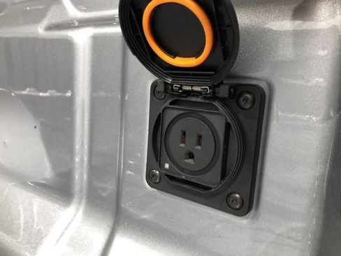 Used 2024 Chevrolet Colorado LT w/ LT Convenience Package III image 10