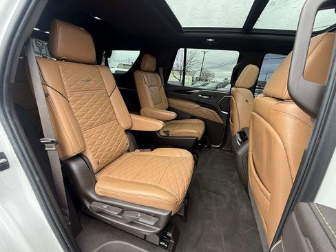 Used 2021 Cadillac Escalade Premium Luxury image 14