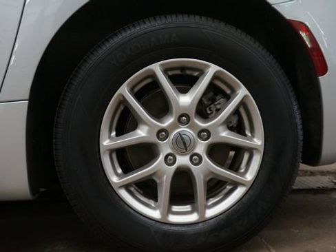 Used 2024 Chrysler Pacifica Touring-L image 79