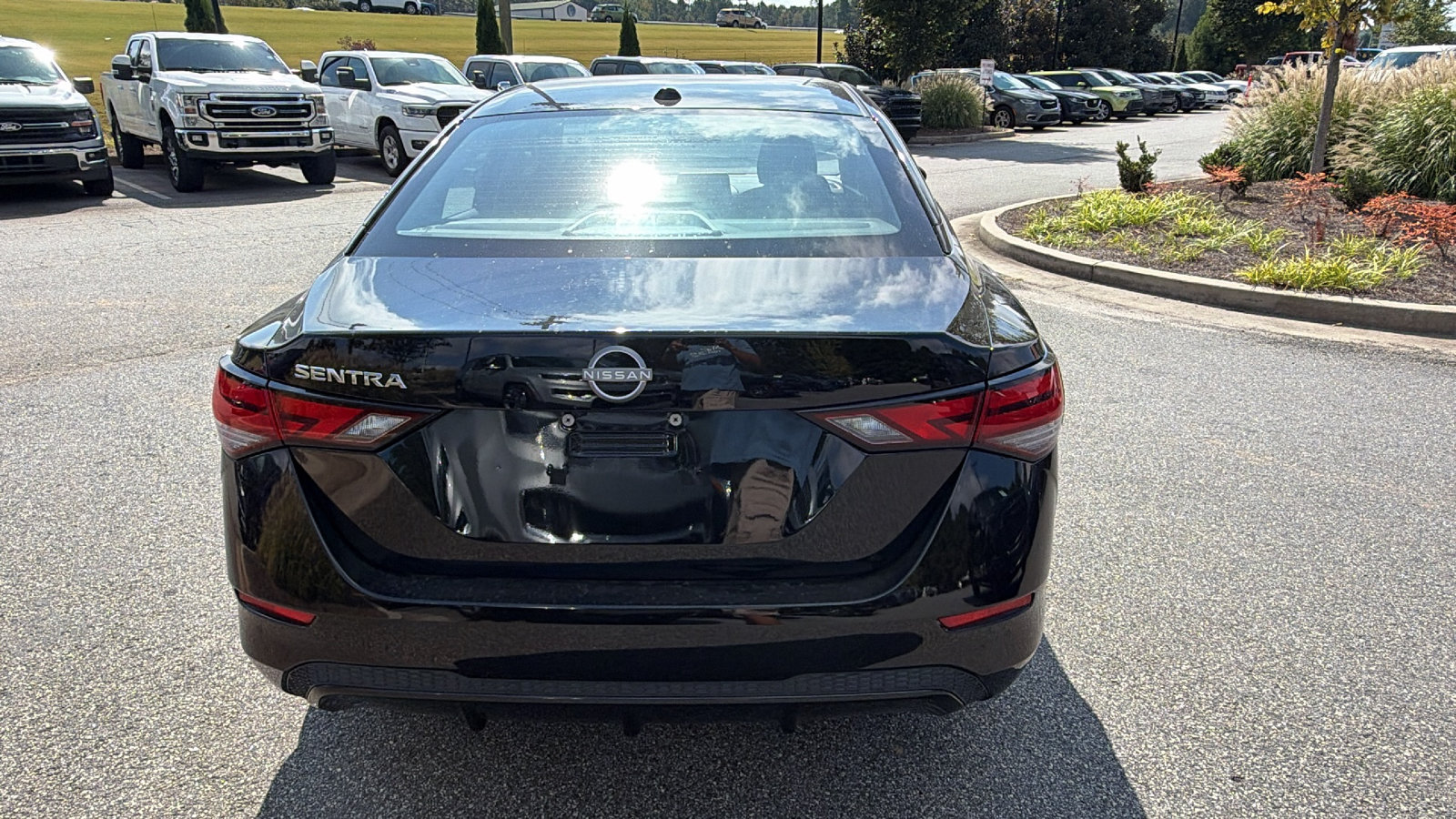Used 2025 Nissan Sentra SV FWD image 9