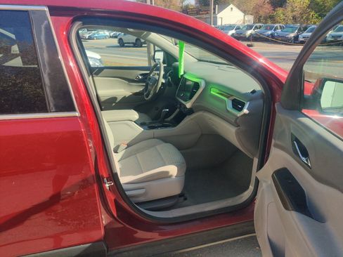 Used 2018 GMC Acadia SLE image 17