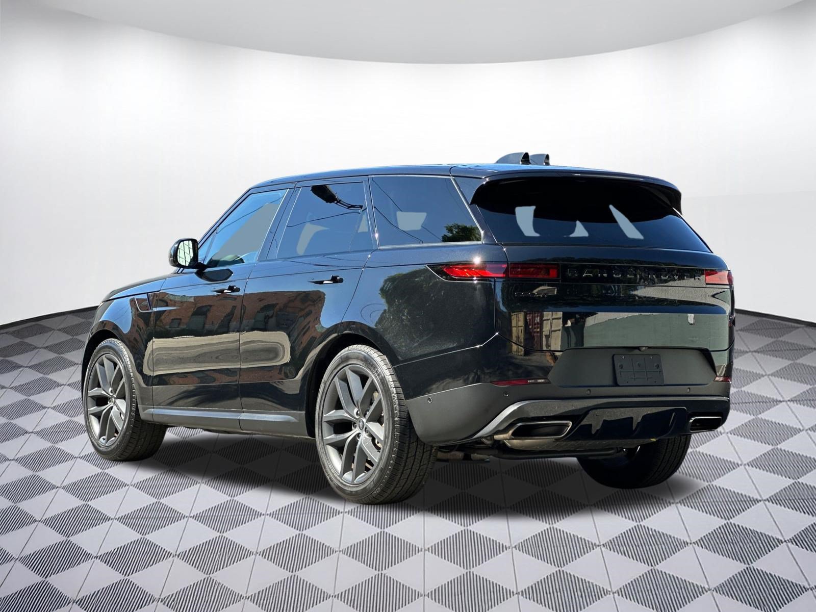 Used 2024 Land Rover Range Rover Sport SE AWD/4WD image 3