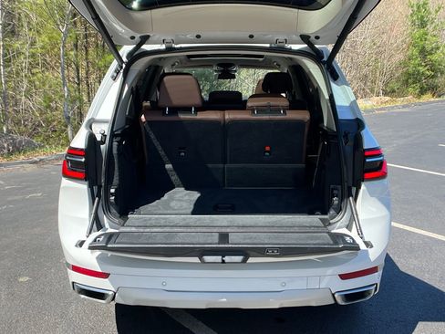 Used 2023 BMW X7 xDrive40i w/ Premium Package AWD/4WD image 10