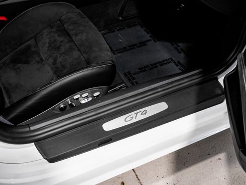 Used 2020 Porsche 718 Cayman GT4 image 24