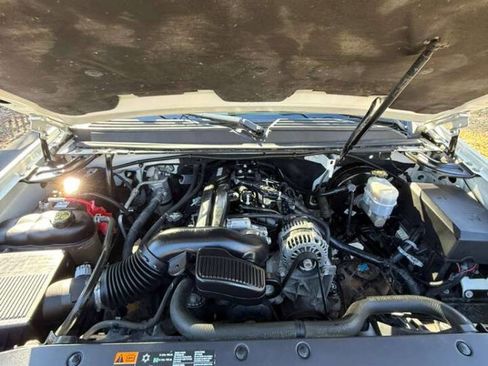 Used 2013 Chevrolet Avalanche LTZ image 15