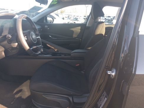 Used 2024 Hyundai Elantra SEL w/ Convenience Package image 2