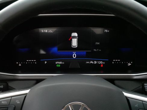 Certified 2025 Volkswagen Taos SE AWD/4WD image 21