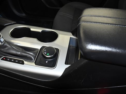 Used 2021 Chevrolet Blazer LT FWD image 31