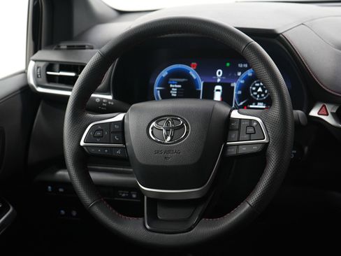 Used 2025 Toyota Sienna XSE AWD/4WD image 17