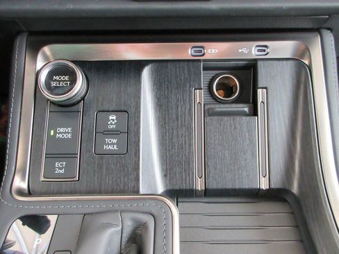 Used 2025 Lexus GX 550 w/ Cold Area Package AWD/4WD image 45