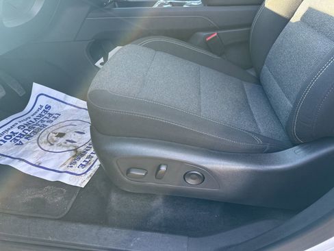 Used 2025 GMC Acadia Elevation image 7