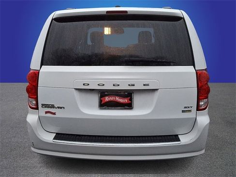 Used 2018 Dodge Grand Caravan SXT image 5