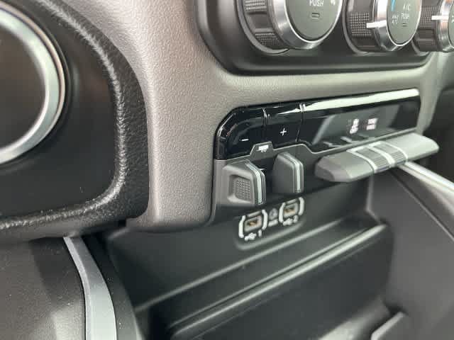 Used 2022 RAM 1500 Big Horn AWD/4WD image 29