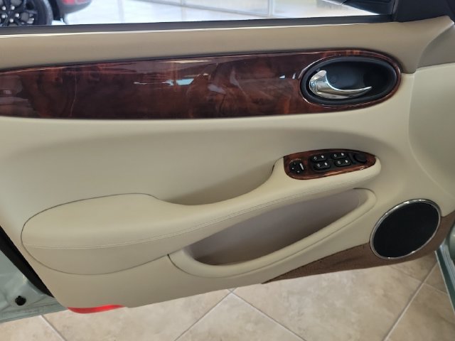 Used 2000 Jaguar XJ8 RWD image 19