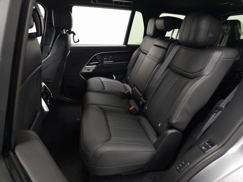 Used 2025 Land Rover Range Rover Long Wheelbase SE image 39