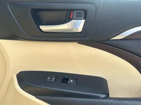 Used 2014 Toyota Highlander Limited FWD image 20