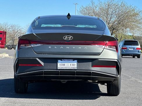 New 2026 Hyundai Elantra SE image 5