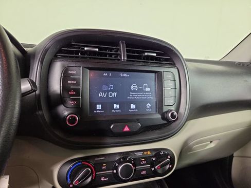 Used 2020 Kia Soul LX FWD image 18