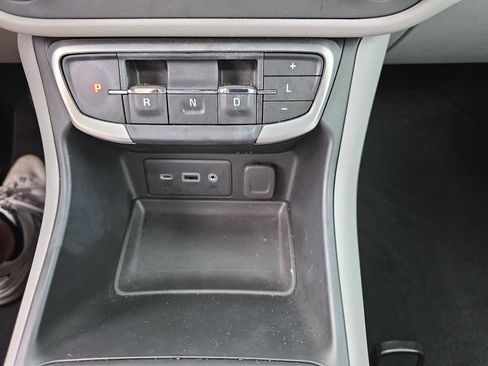 Used 2023 GMC Terrain SLE w/ Driver Convenience Package image 15