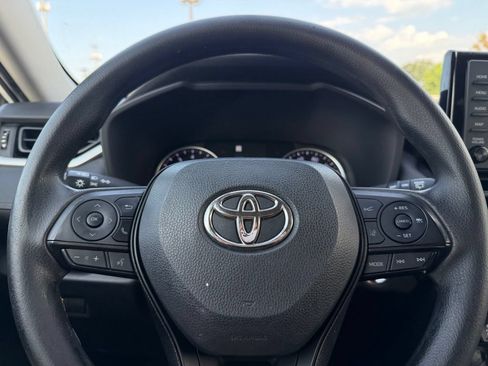 Used 2022 Toyota RAV4 XLE FWD image 12
