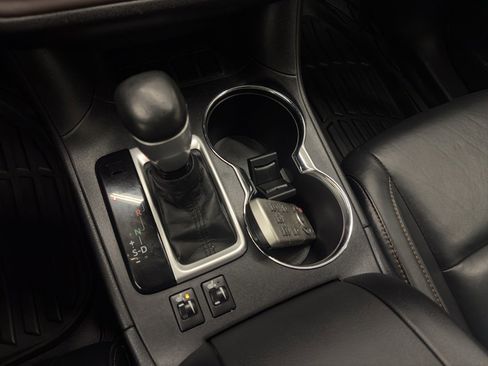 Used 2015 Toyota Highlander XLE image 29