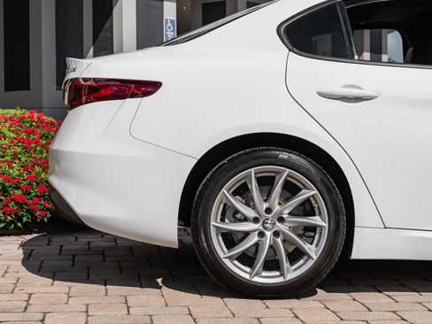 Used 2023 Alfa Romeo Giulia Sprint image 12