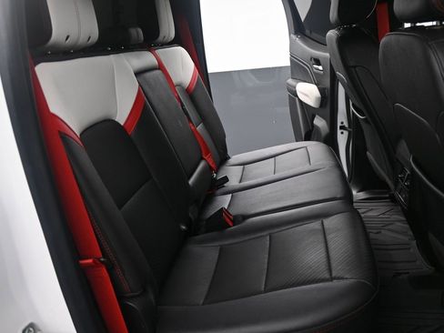 Used 2024 GMC Canyon AT4X image 18