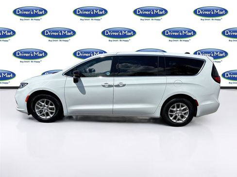 Used 2025 Chrysler Pacifica Select FWD image 4