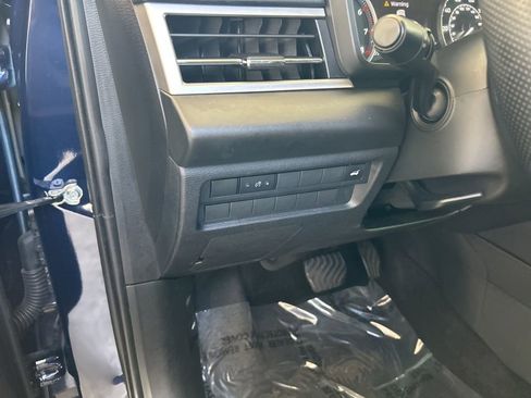 Used 2024 Mitsubishi Outlander SE AWD/4WD image 40