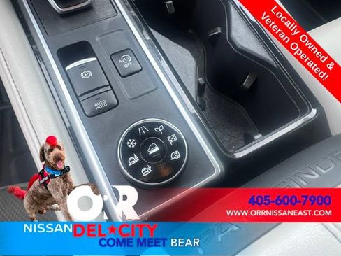 Used 2023 Nissan Pathfinder SL AWD/4WD image 26