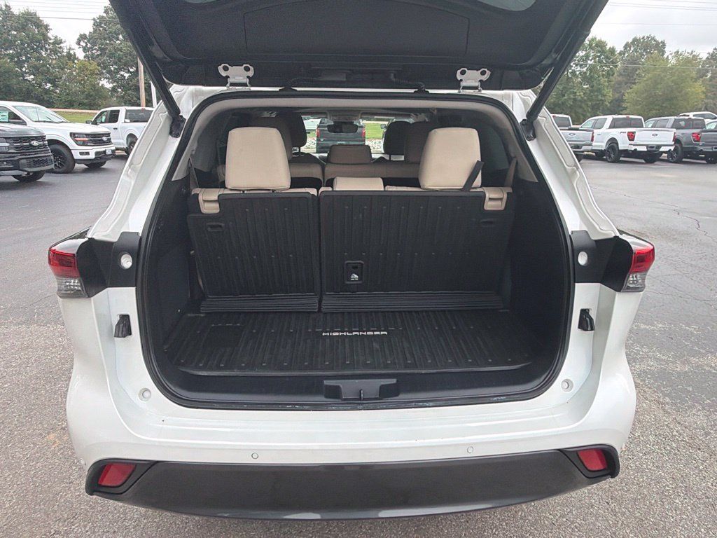 Used 2020 Toyota Highlander Limited AWD/4WD image 10