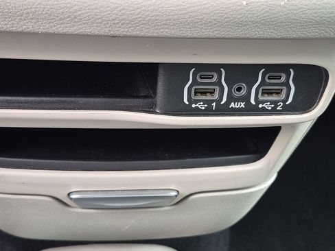 Used 2023 Chrysler Pacifica Touring-L FWD image 28