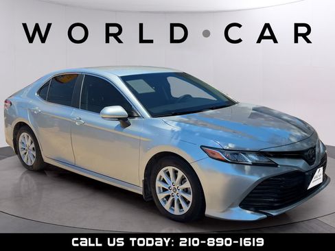 Used 2018 Toyota Camry LE w/ Convenience Package FWD image 1