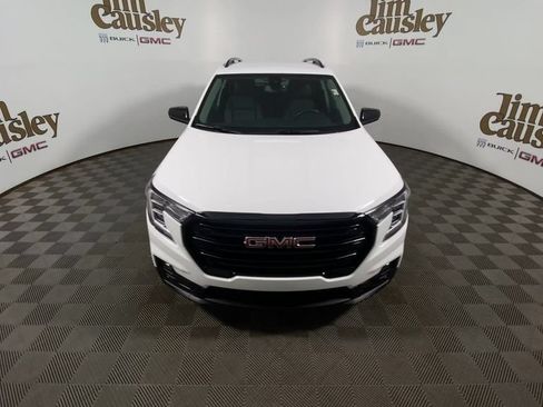 Certified 2024 GMC Terrain SLT w/ Elevation Edition FWD image 3