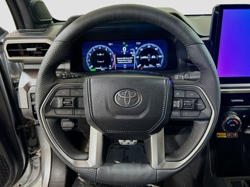 Used 2025 Toyota Tacoma TRD Sport w/ TRD Sport Upgrade Package image 9