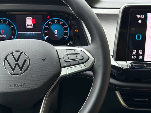 New 2026 Volkswagen Atlas Cross Sport SE FWD image 21