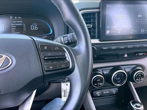 Used 2023 Hyundai Venue SEL FWD image 19