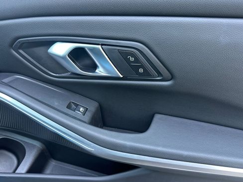 Used 2025 BMW 330i Sedan w/ Convenience Package image 21