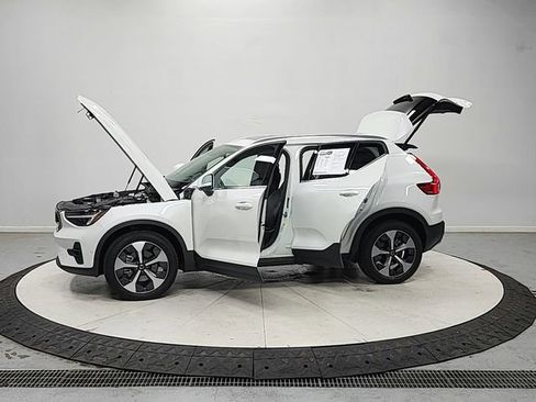 Used 2024 Volvo XC40 B5 Plus AWD/4WD image 13