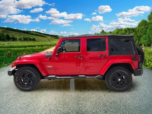 Used 2015 Jeep Wrangler Unlimited Sahara w/ Connectivity Group AWD/4WD image 3