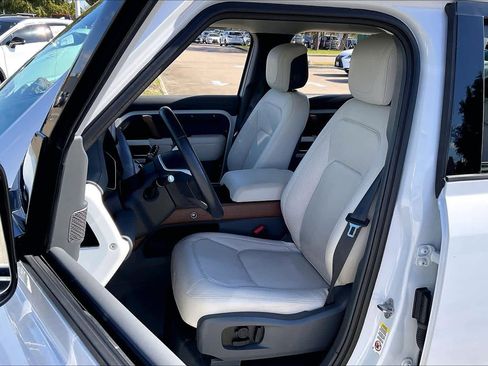 Used 2023 Land Rover Defender 110 SE image 6