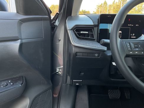 New 2026 Nissan Kicks S image 25