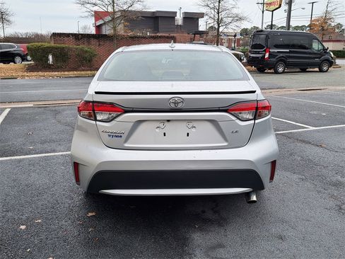 Used 2022 Toyota Corolla LE image 5